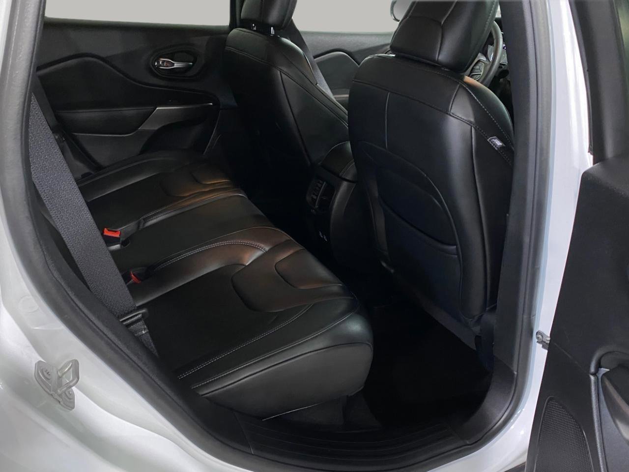 Used 2021 Jeep Cherokee Latitude Plus AWD/4WD image 28