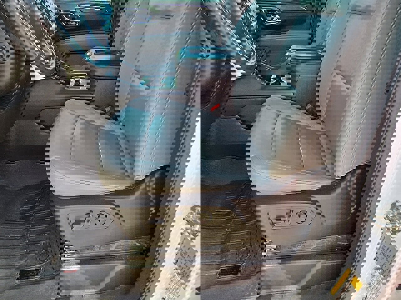 Used 2022 Chevrolet Suburban LT w/ Luxury Package image 14