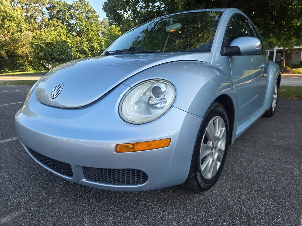 Used 2009 Volkswagen Beetle Coupe FWD image 1