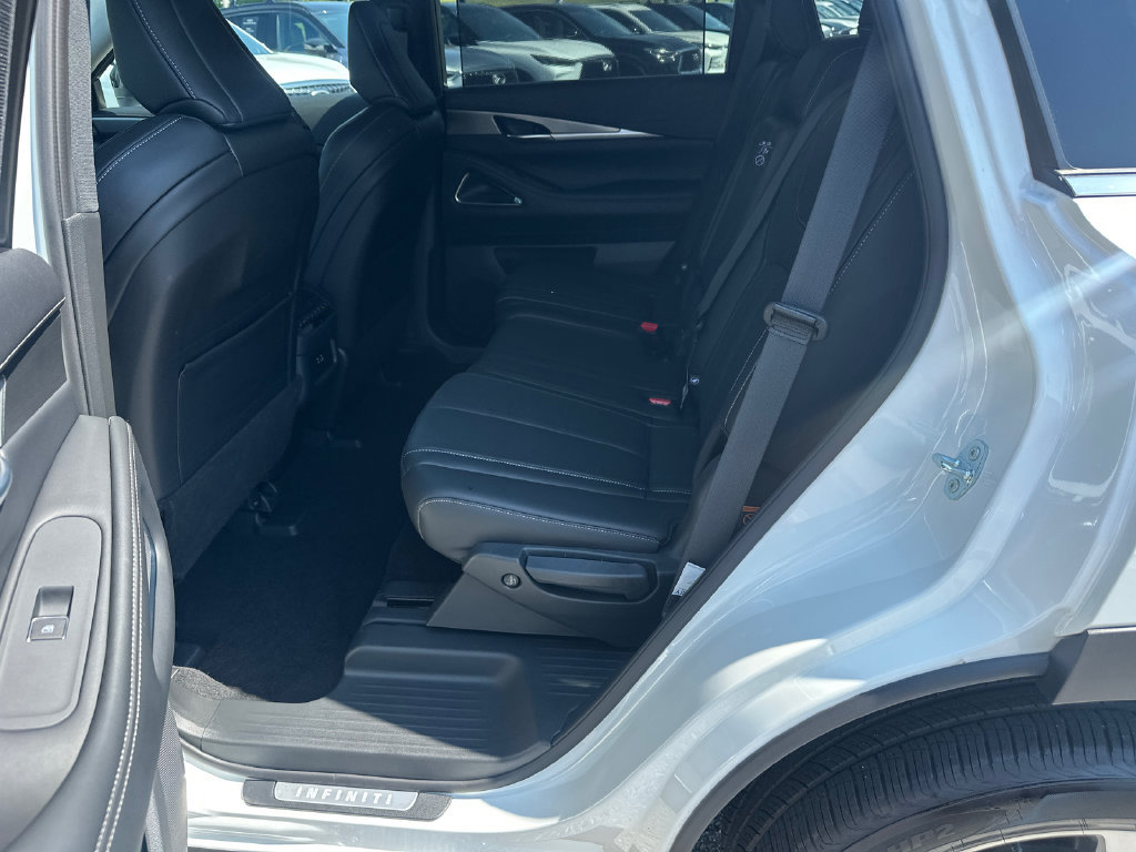 Certified 2025 INFINITI QX60 Luxe AWD/4WD image 17