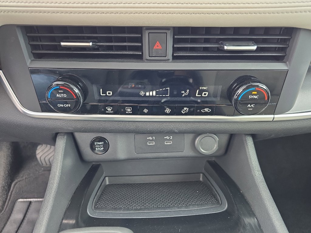 Used 2025 Nissan Rogue SV AWD/4WD image 16