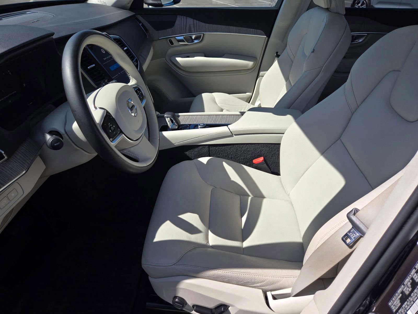 Used 2024 Volvo XC90 T8 Plus w/ Protection Package Premier AWD/4WD image 10