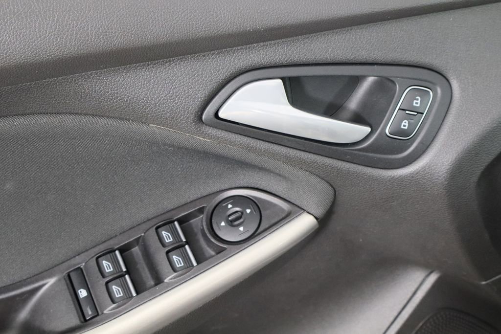 Used 2018 Ford Focus Titanium image 22