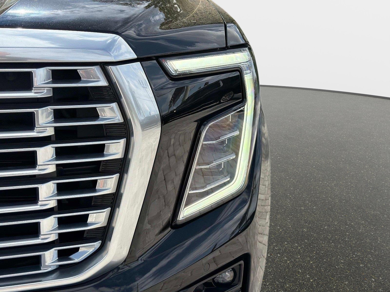 Used 2025 GMC Yukon Denali w/ Sun & Power Step Package AWD/4WD image 9