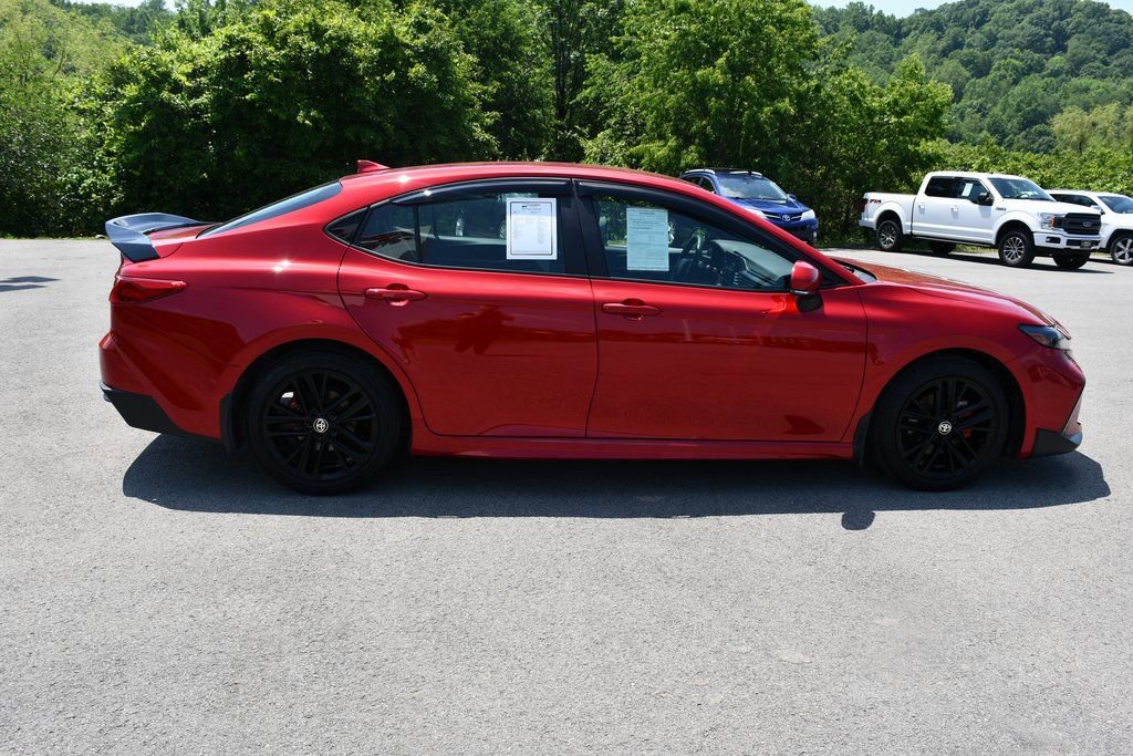 Used 2025 Toyota Camry SE image 8