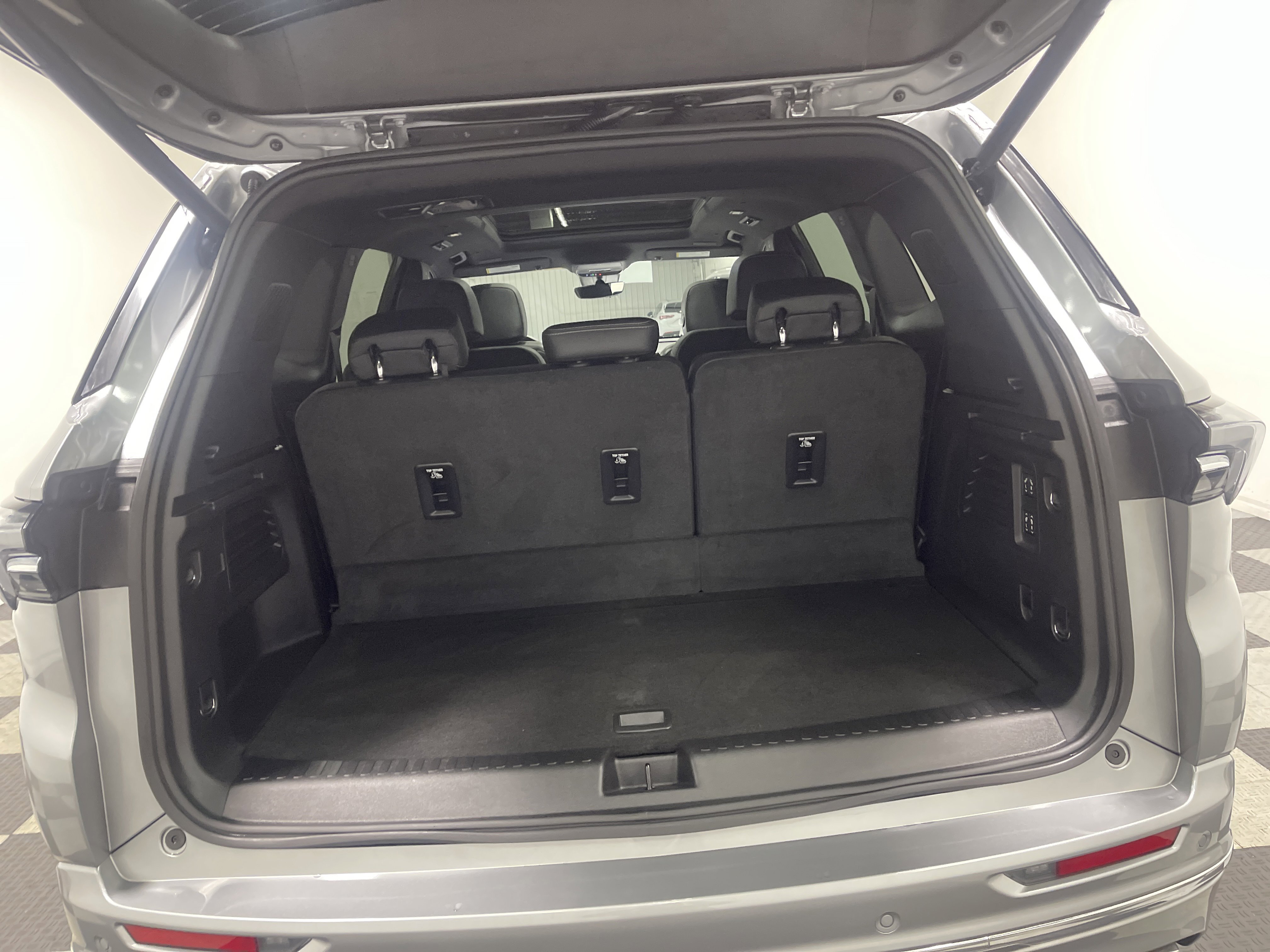 Used 2026 Buick Enclave Avenir image 18