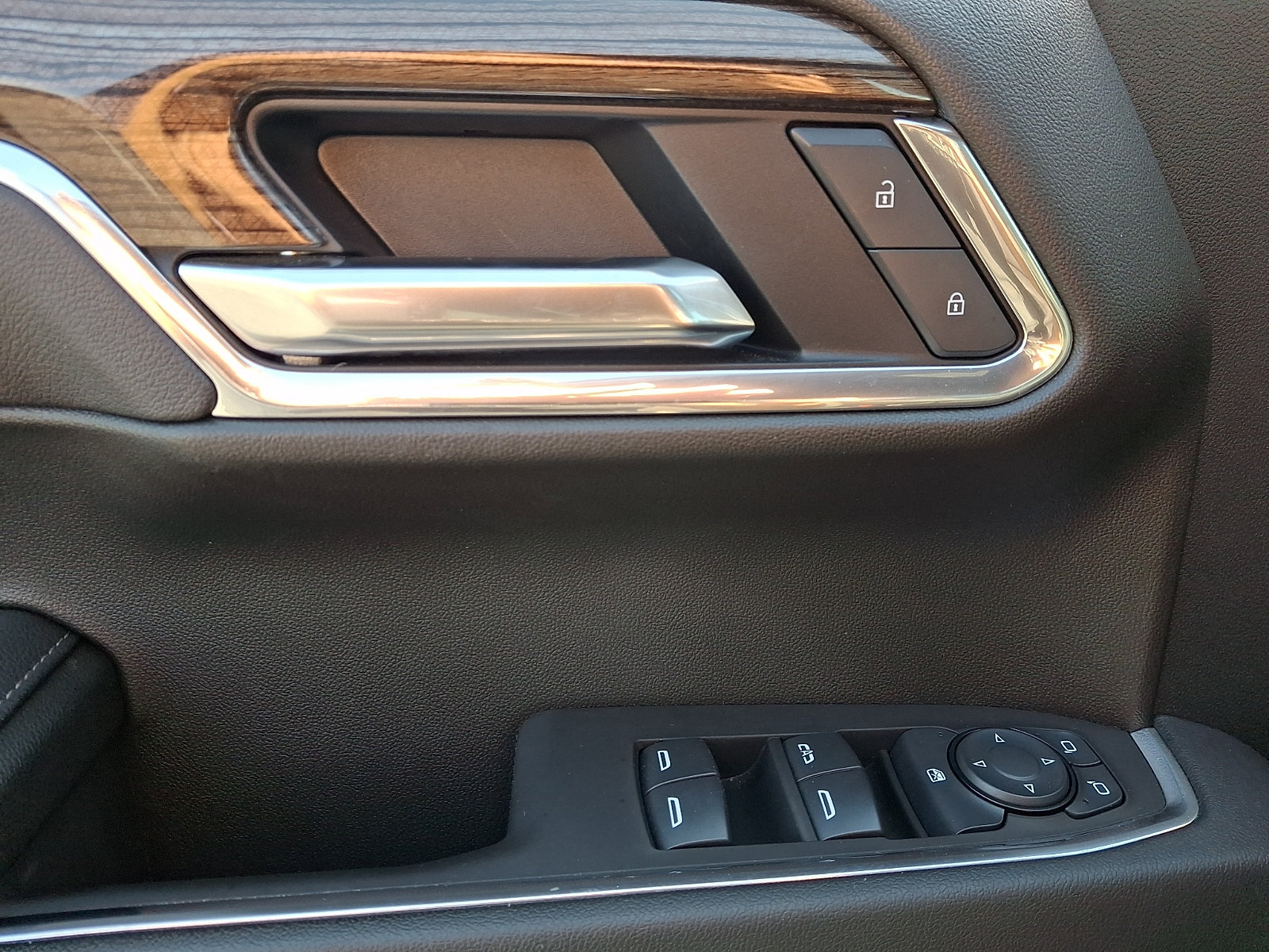 Certified 2025 Chevrolet Silverado 1500 LT AWD/4WD image 12