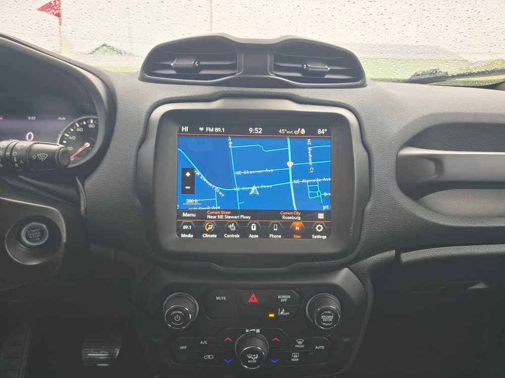 Used 2023 Jeep Renegade Altitude w/ Sun/Sound Group AWD/4WD image 12