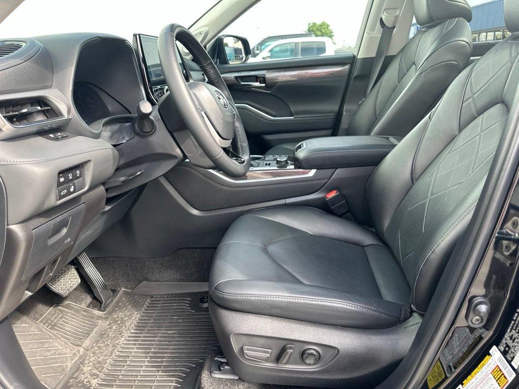 Used 2024 Toyota Highlander Platinum AWD/4WD image 14