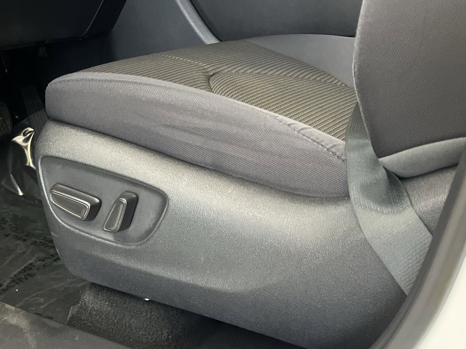 Used 2023 Toyota Highlander LE image 12