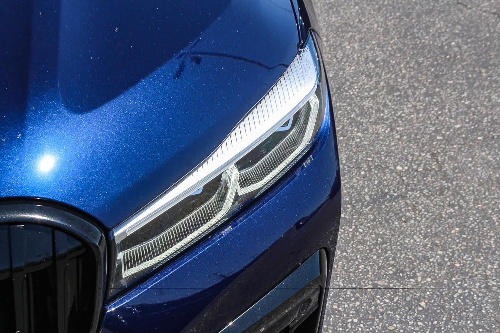 Used 2022 BMW M760i xDrive AWD/4WD image 10