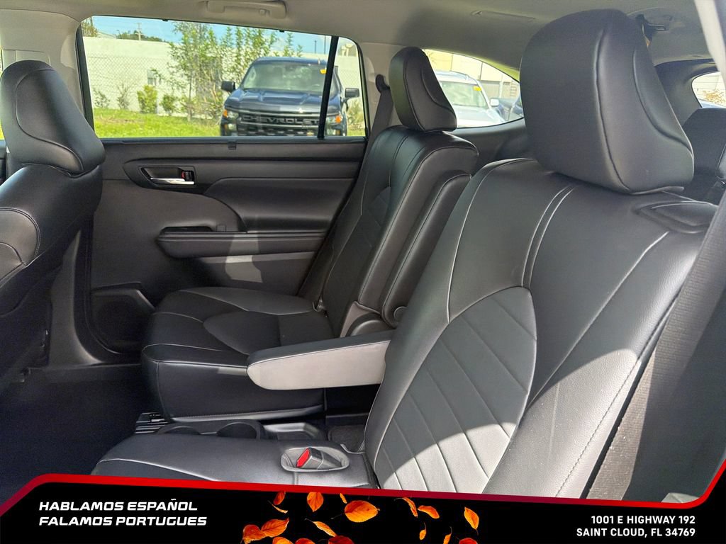 Used 2022 Toyota Highlander XLE FWD image 28