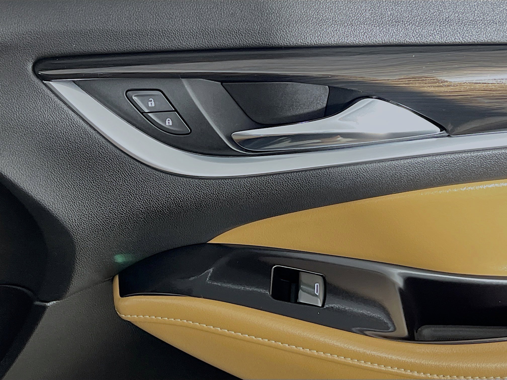 Used 2019 Buick Enclave Essence image 32