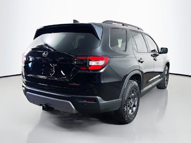 Used 2025 Honda Pilot TrailSport image 7