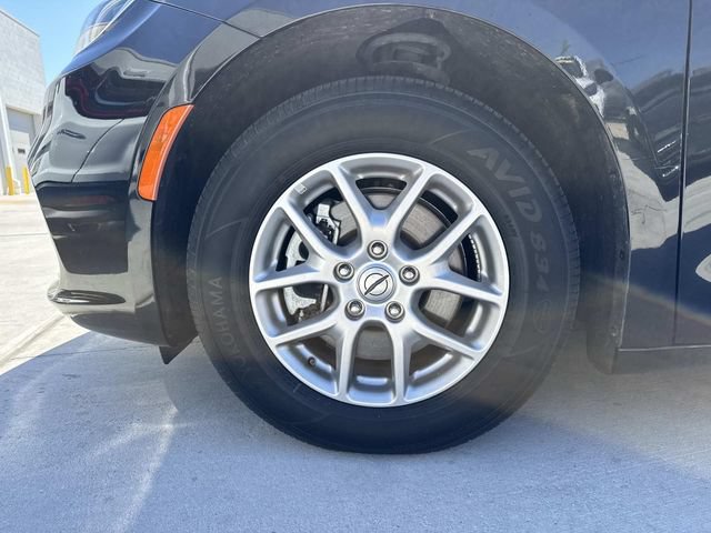 Used 2023 Chrysler Pacifica Touring-L FWD image 4