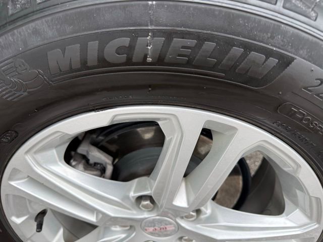 Used 2023 GMC Terrain SLE w/ Driver Convenience Package image 11