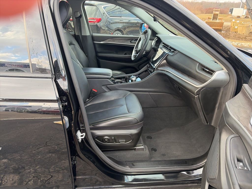 Used 2023 Jeep Grand Cherokee Limited image 14