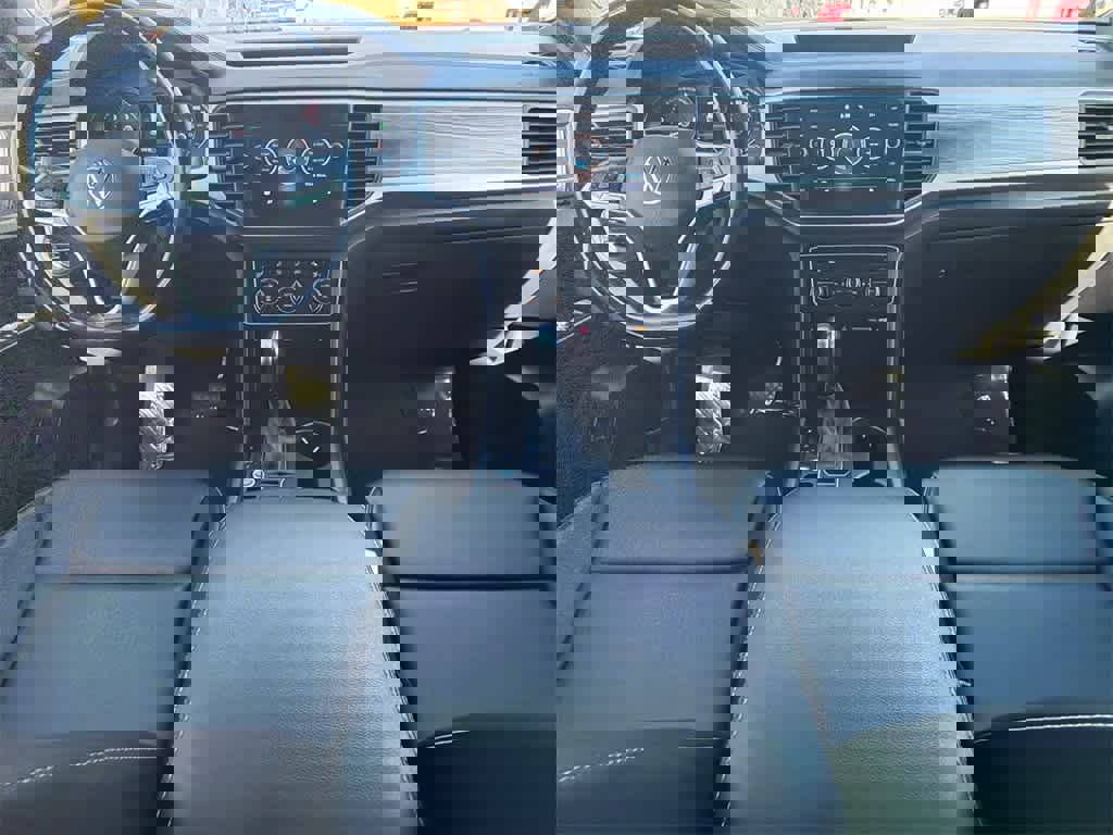 Used 2020 Volkswagen Atlas Cross Sport SE w/ Panoramic Sunroof Package image 19