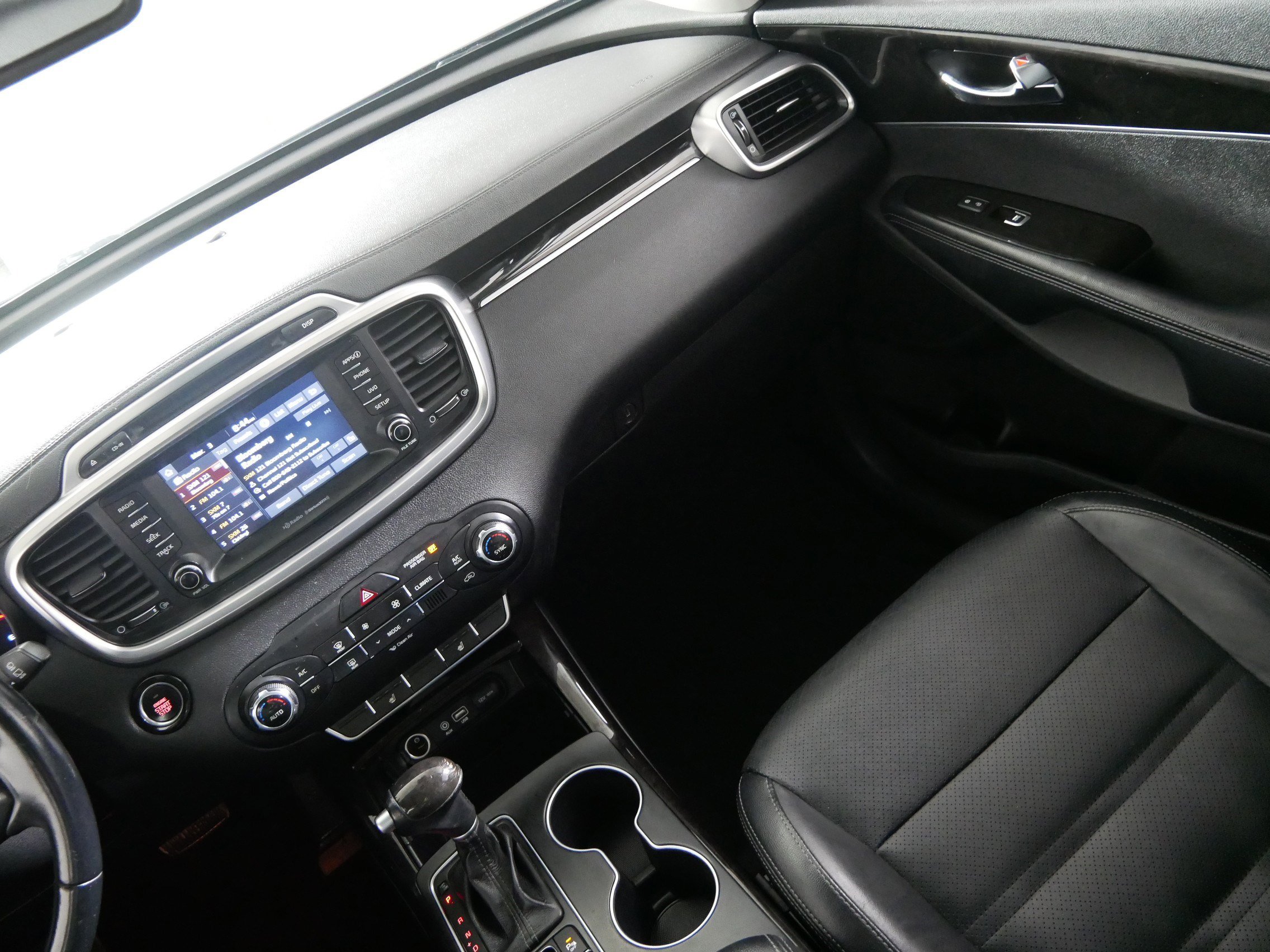 Used 2017 Kia Sorento EX w/ EX Advanced Touring Package image 11