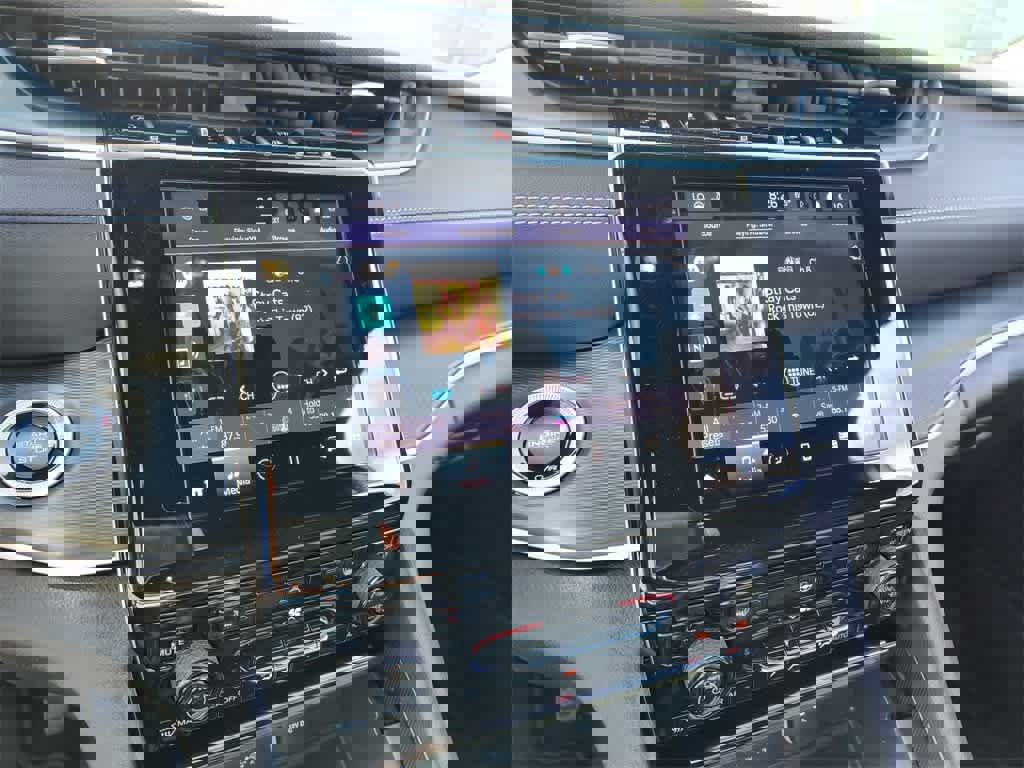 New 2025 Jeep Grand Cherokee L Laredo image 16