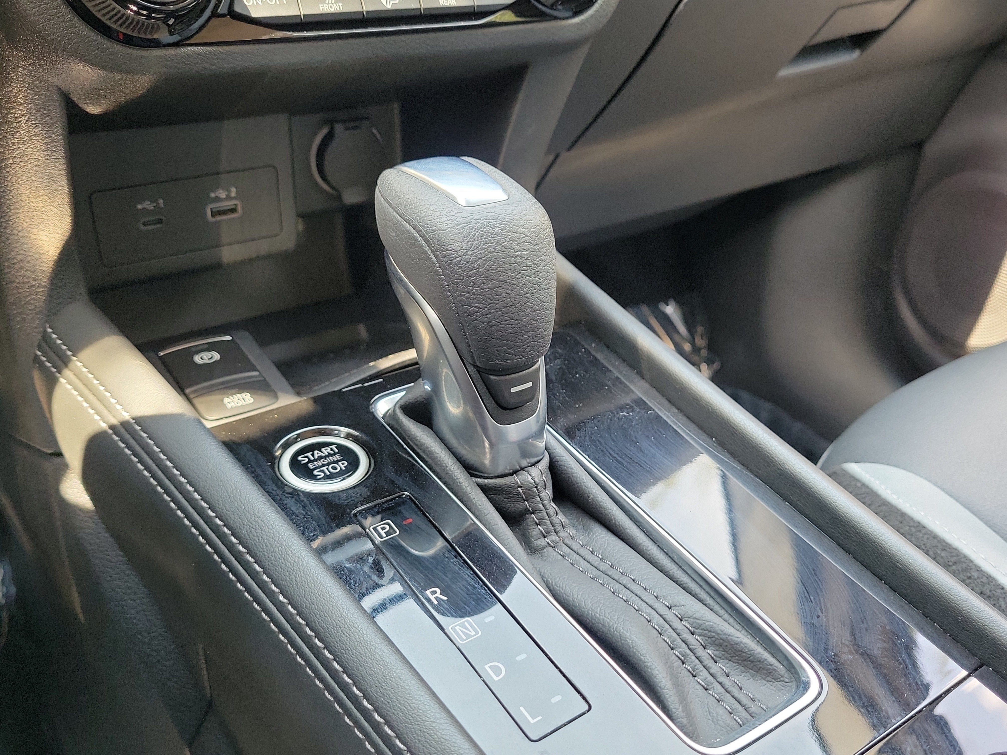 Certified 2024 Nissan Kicks SR w/ SR Premium Package FWD image 31