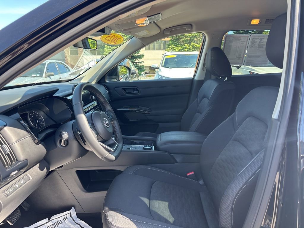 Certified 2025 Nissan Pathfinder SV AWD/4WD image 19