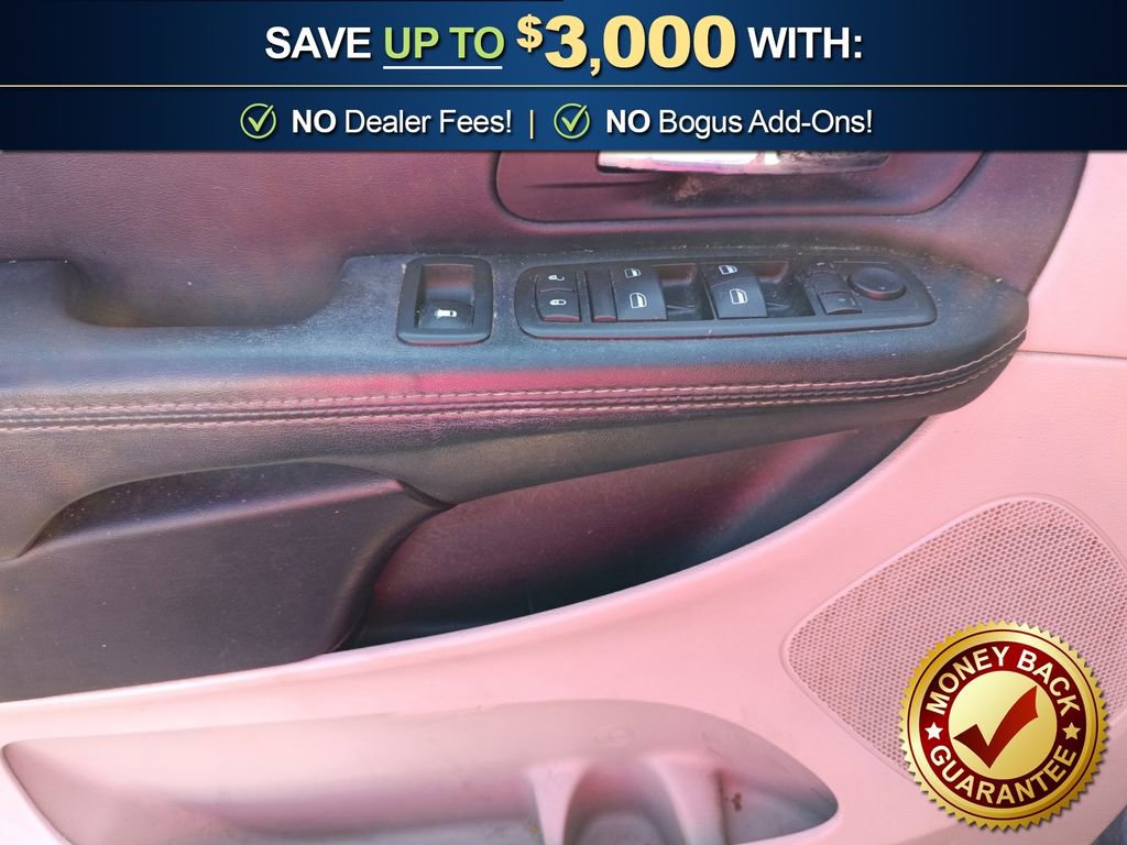 Used 2015 Chrysler Town & Country Touring-L w/ Driver Convenience Group image 16