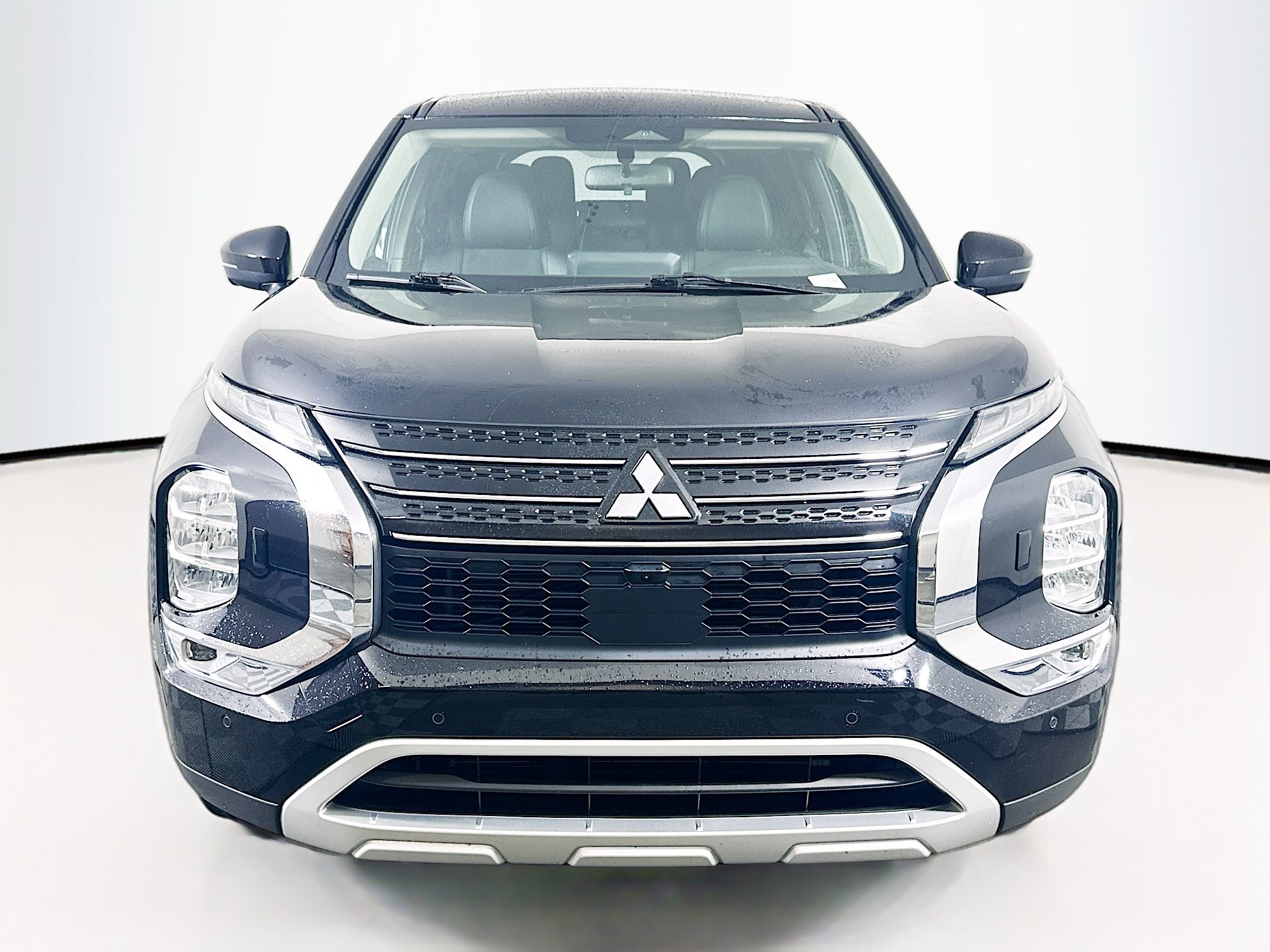 Used 2024 Mitsubishi Outlander SE AWD/4WD image 2