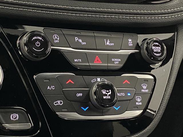 New 2026 Chrysler Pacifica Limited w/ Trailer Tow Group image 29