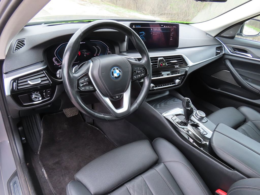 Used 2022 BMW 530e xDrive w/ Premium Package AWD/4WD image 23