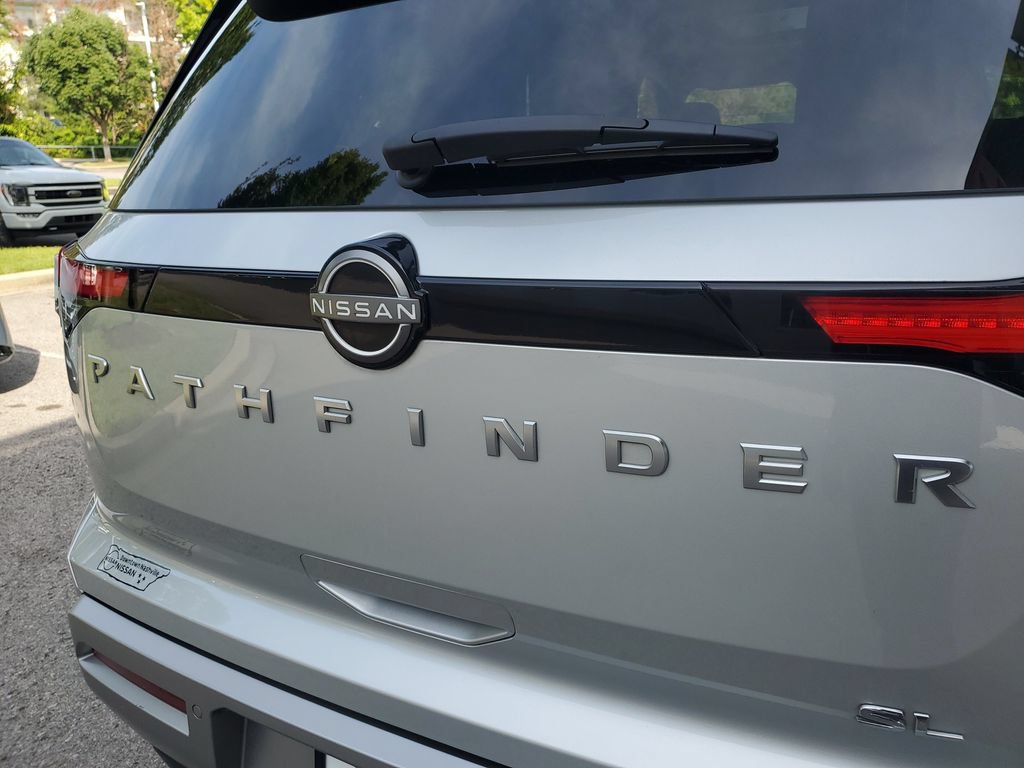 Certified 2025 Nissan Pathfinder SL w/ SL Premium Package FWD image 7