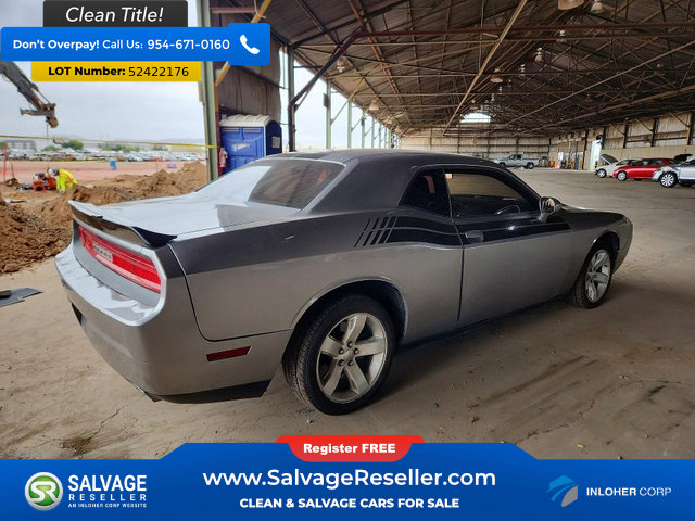 Used 2014 Dodge Challenger SXT RWD image 4