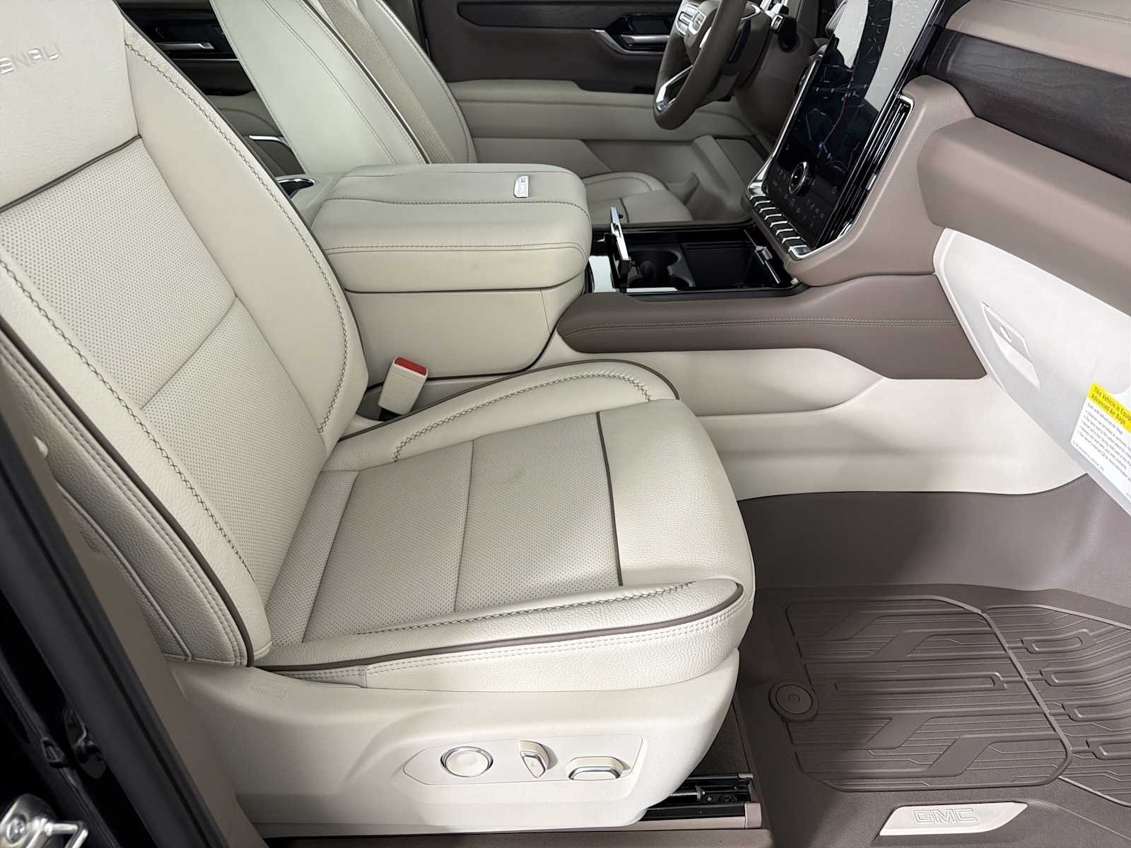 New 2026 GMC Yukon XL Denali w/ Denali Reserve Package AWD/4WD image 12