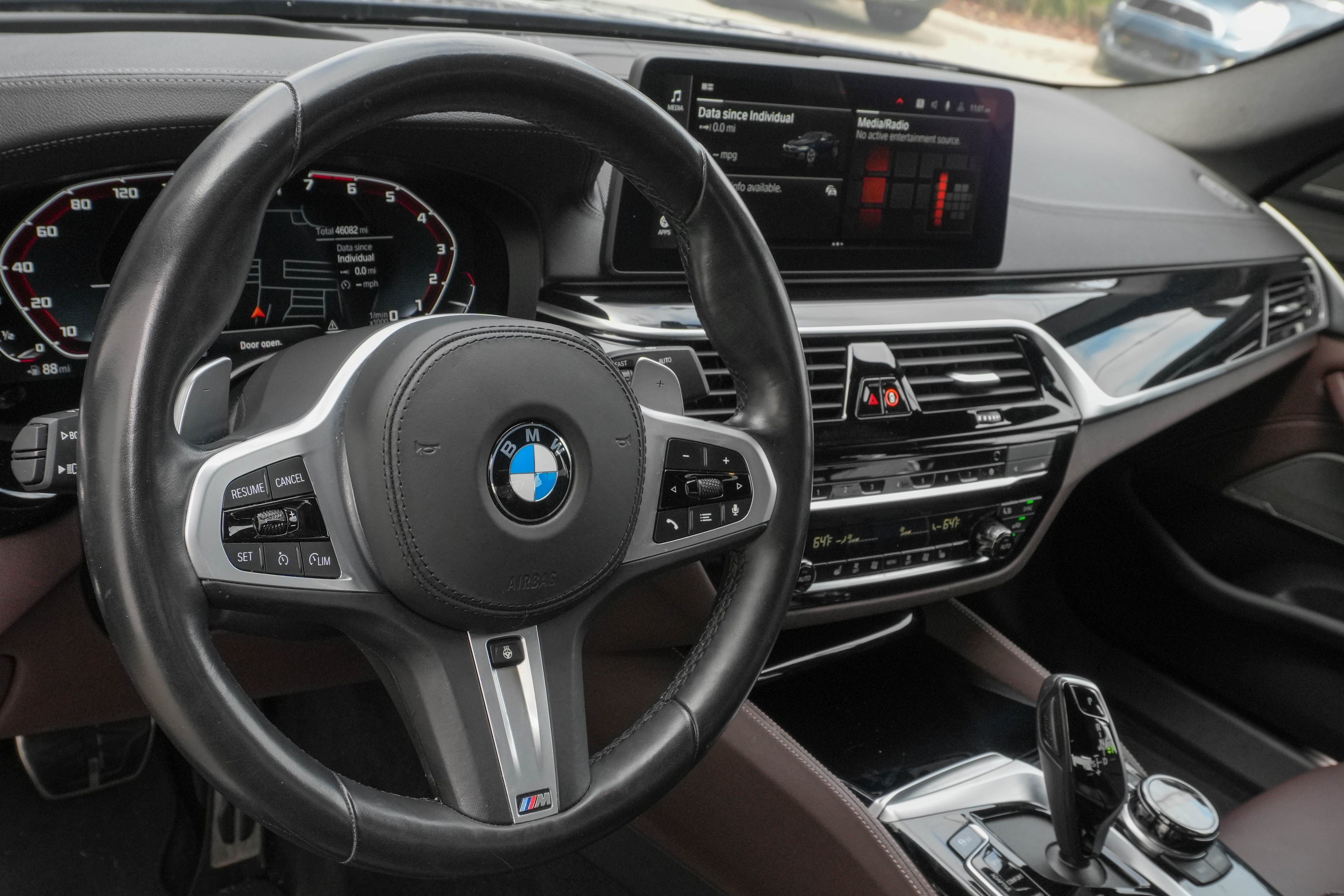 Used 2022 BMW M550i xDrive w/ Executive Package AWD/4WD image 10