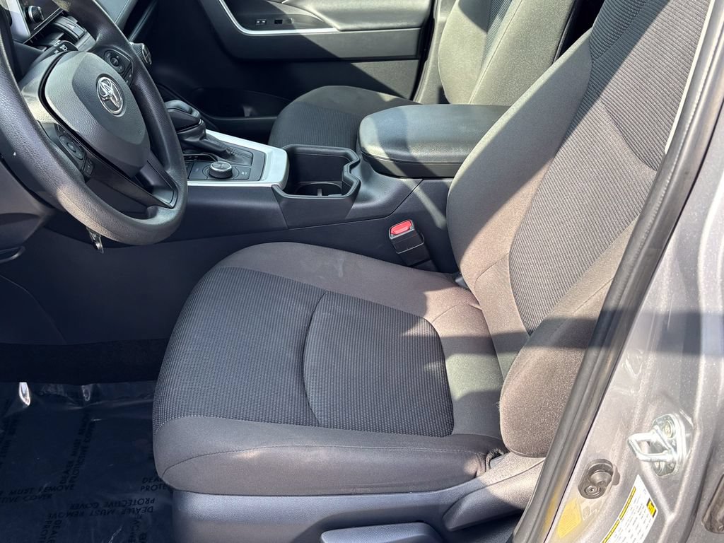 Used 2025 Toyota RAV4 LE AWD/4WD image 17