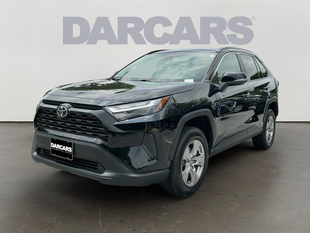 Used 2025 Toyota RAV4 XLE AWD/4WD image 3