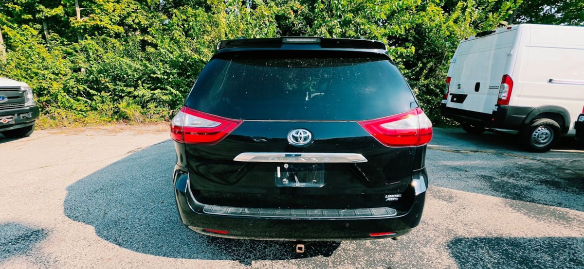 Used 2018 Toyota Sienna Limited Premium AWD/4WD image 11