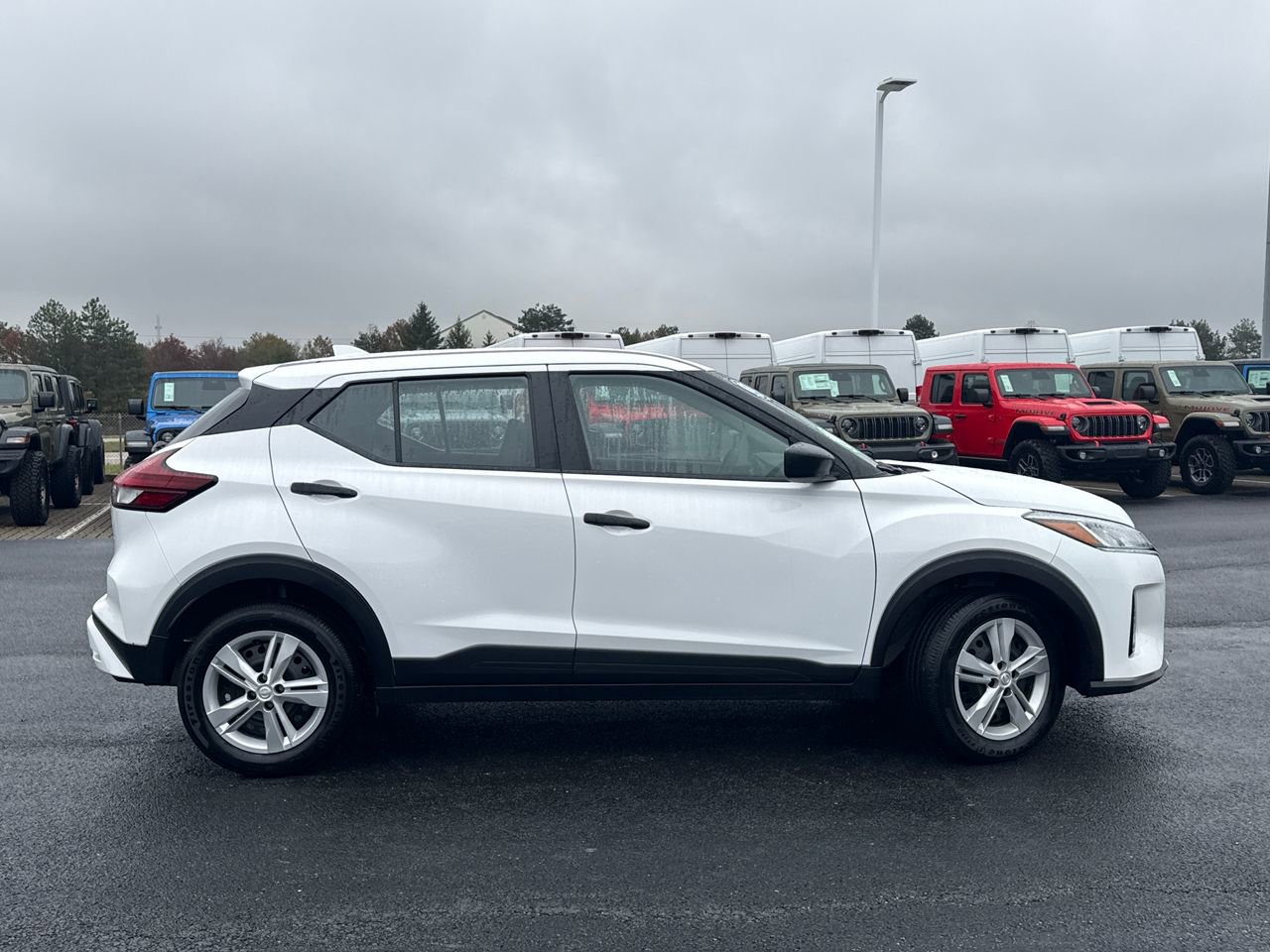 Used 2024 Nissan Kicks S image 2