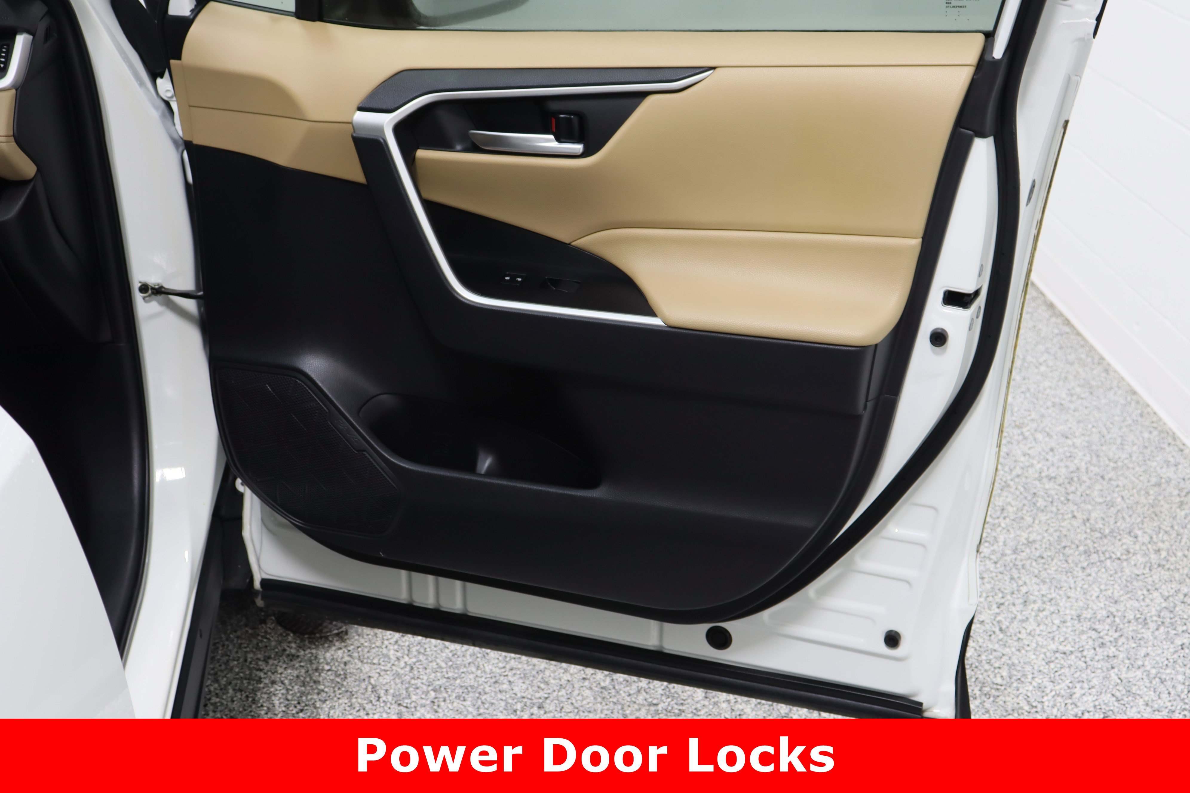 Used 2021 Toyota RAV4 XLE image 35