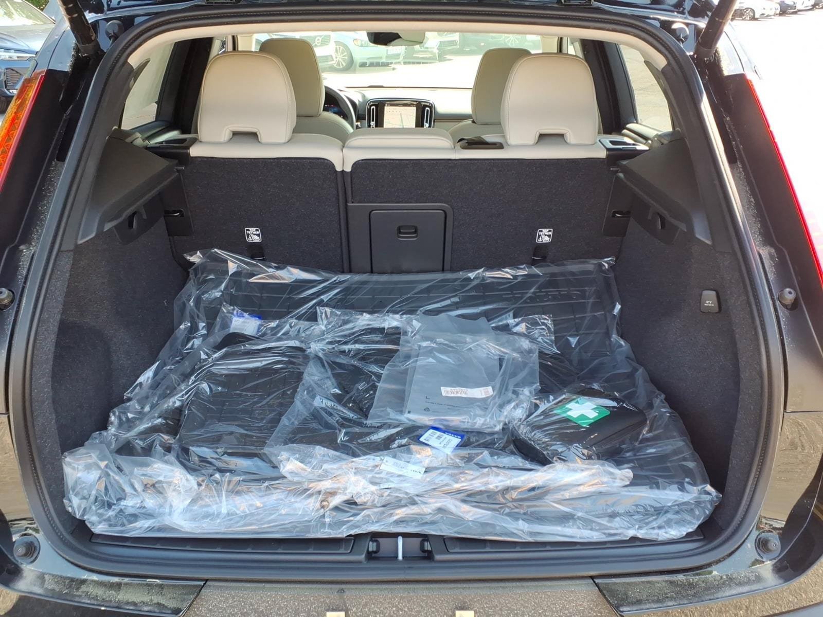 New 2026 Volvo XC40 B5 Ultra w/ Protection Package Premier AWD/4WD image 4
