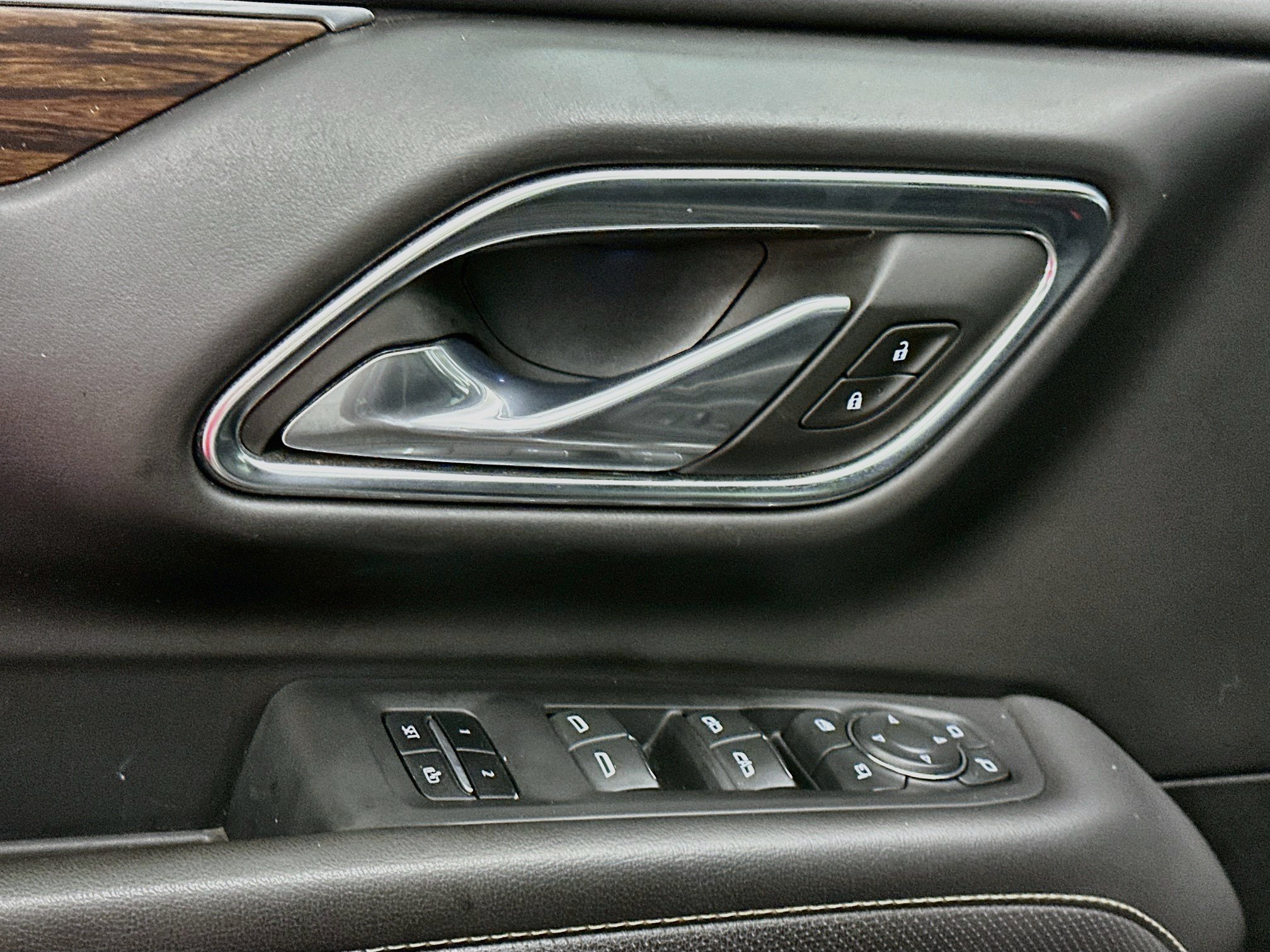 Used 2023 Chevrolet Suburban Premier AWD/4WD image 15
