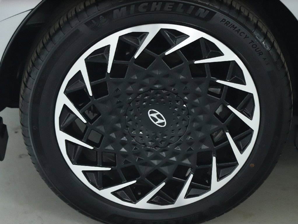 Used 2022 Hyundai Ioniq 5 Limited image 12