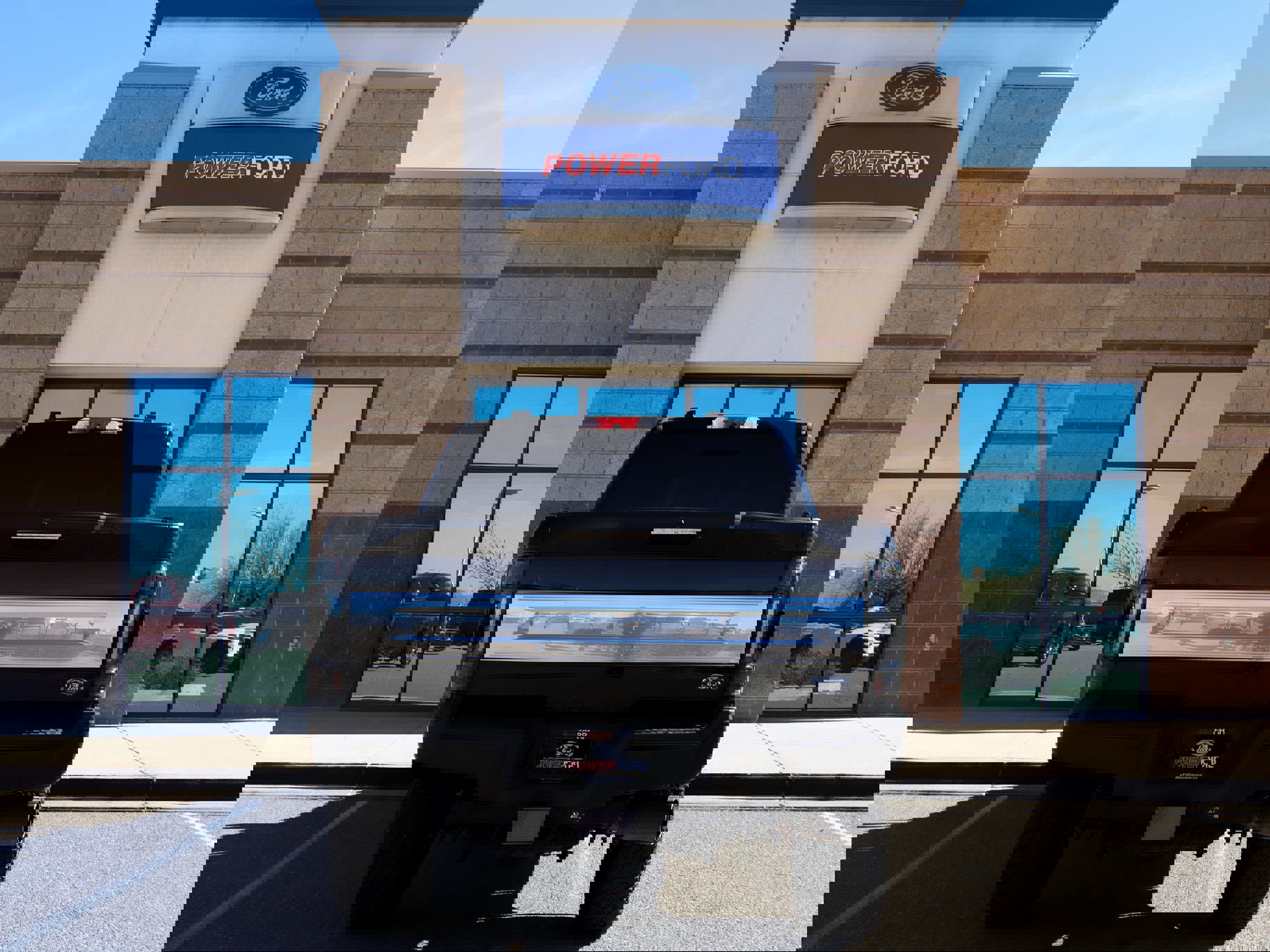 Used 2022 Ford F350 Platinum w/ Tremor Off-Road Package image 7