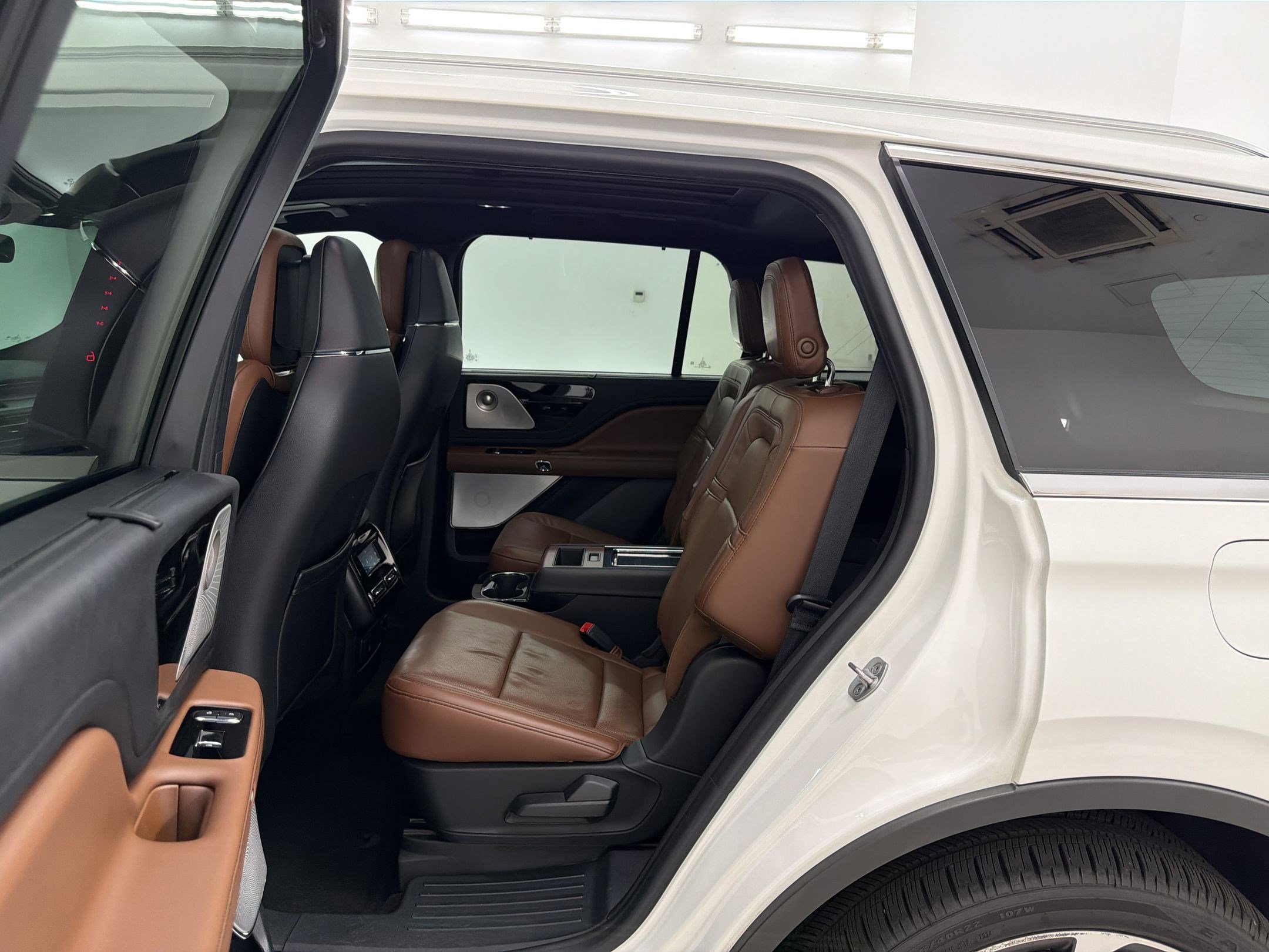 Used 2020 Lincoln Aviator Reserve w/ Equipment Group 202A AWD/4WD image 13