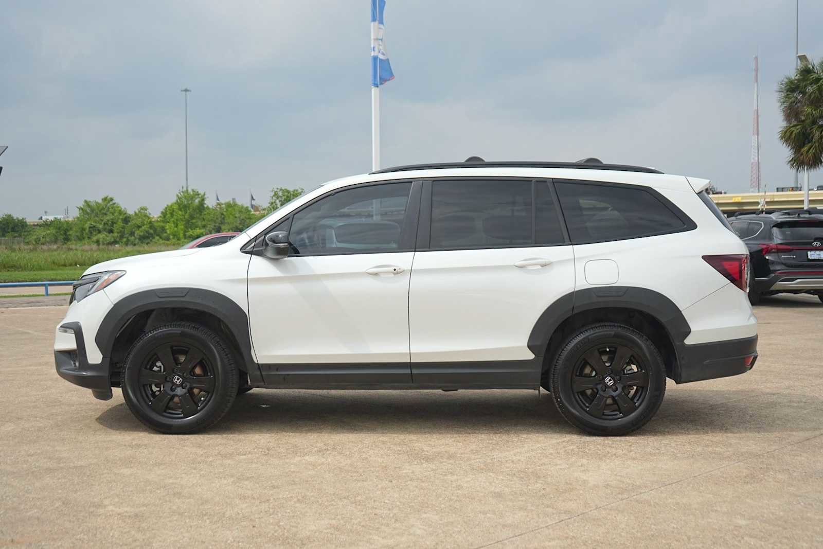 Used 2022 Honda Pilot TrailSport image 3