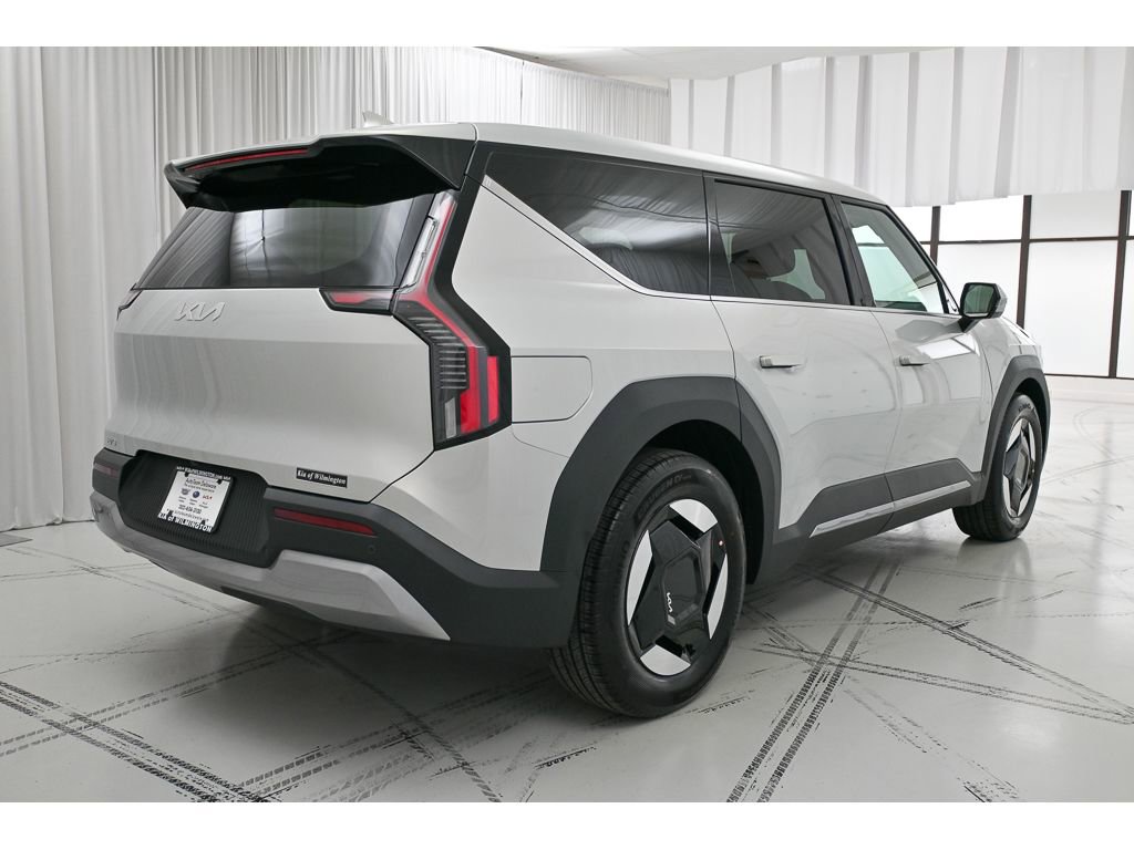 New 2026 Kia EV9 Light image 7