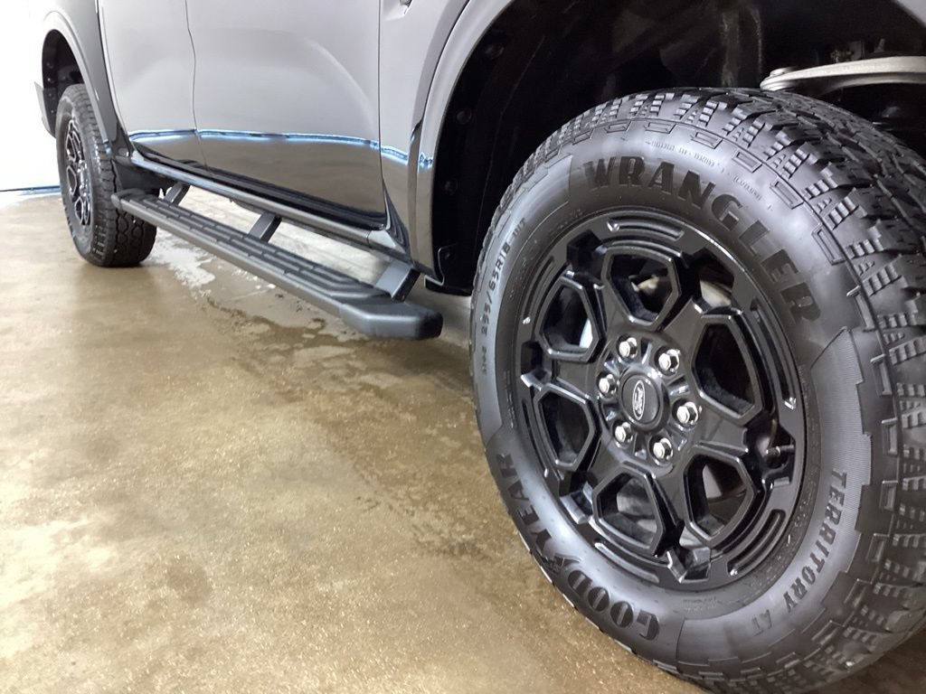 Used 2025 Ford Ranger Lariat w/ Black Appearance Package AWD/4WD image 6