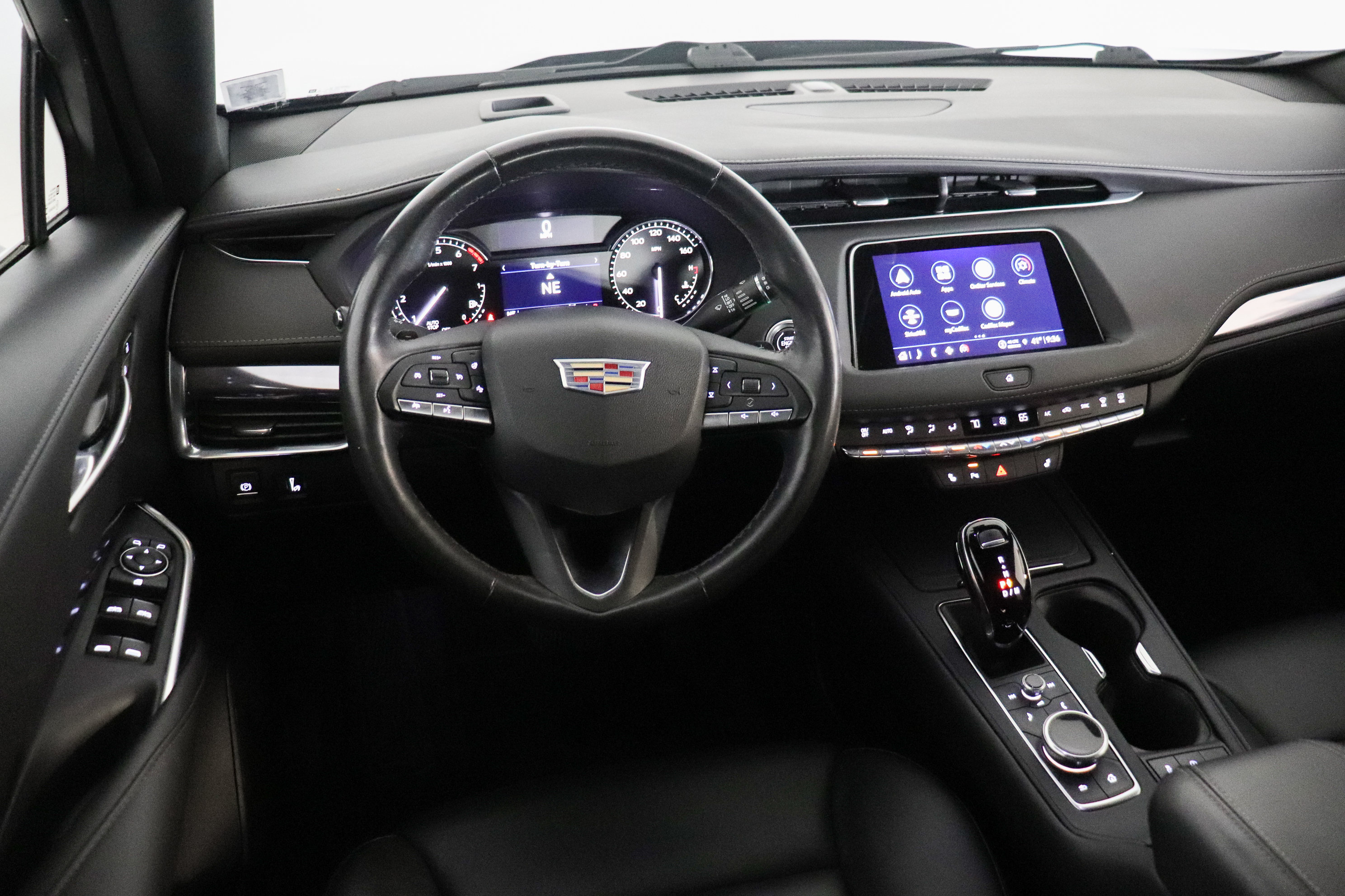 Used 2023 Cadillac XT4 Luxury w/ Cold Weather Package AWD/4WD image 18