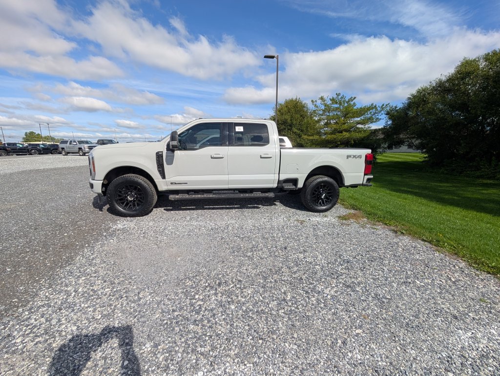 Used 2025 Ford F250 XLT w/ Black Appearance Package AWD/4WD image 3