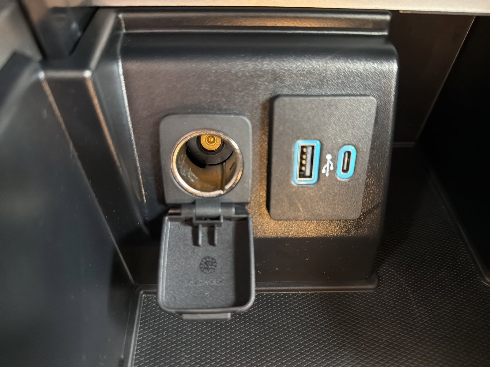 Used 2020 Ford Explorer XLT w/ Equipment Group 202A image 33